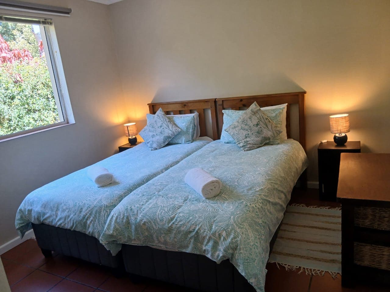 Second bedroom with twin beds at Little Louisa